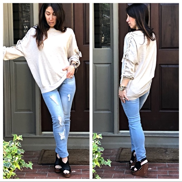 ✨2 LEFT✨Light wash skinny distressed jeans - Picture 7 of 8